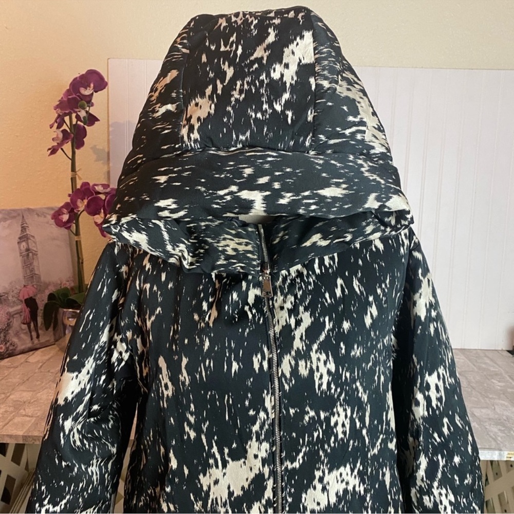 Moncler Colliers Reversible Solid/Printed Puffer … - image 3